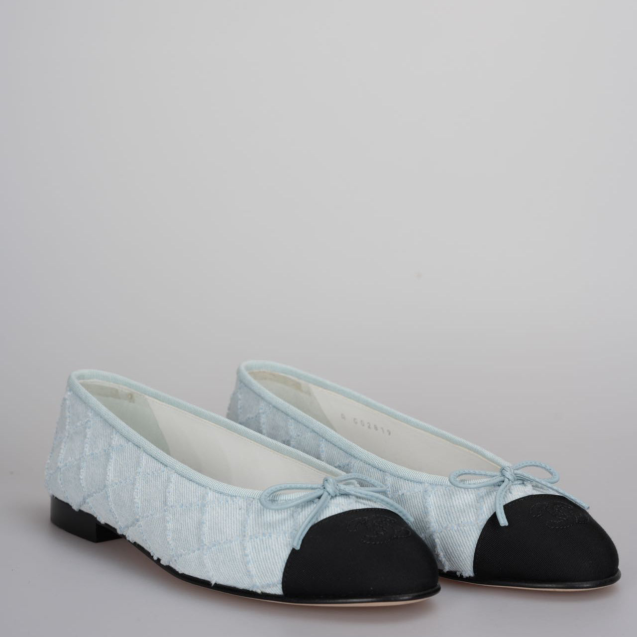 Chanel Denim Embroidered Grosgrain CC Cap Toe Ballerina Flats Light Blue and Black Size 38.5