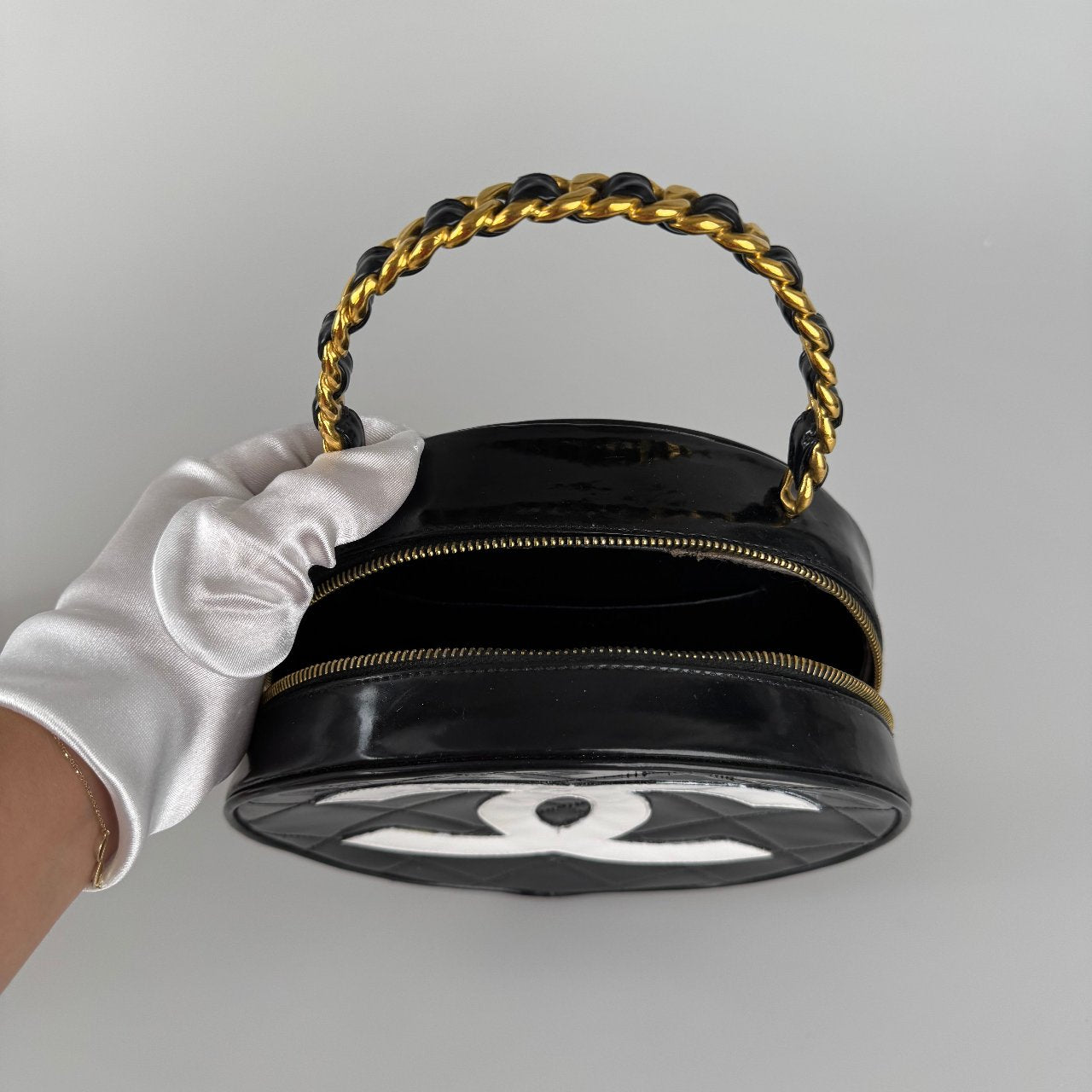 CHANEL 1995 BLACK ROUND VANITY CASE