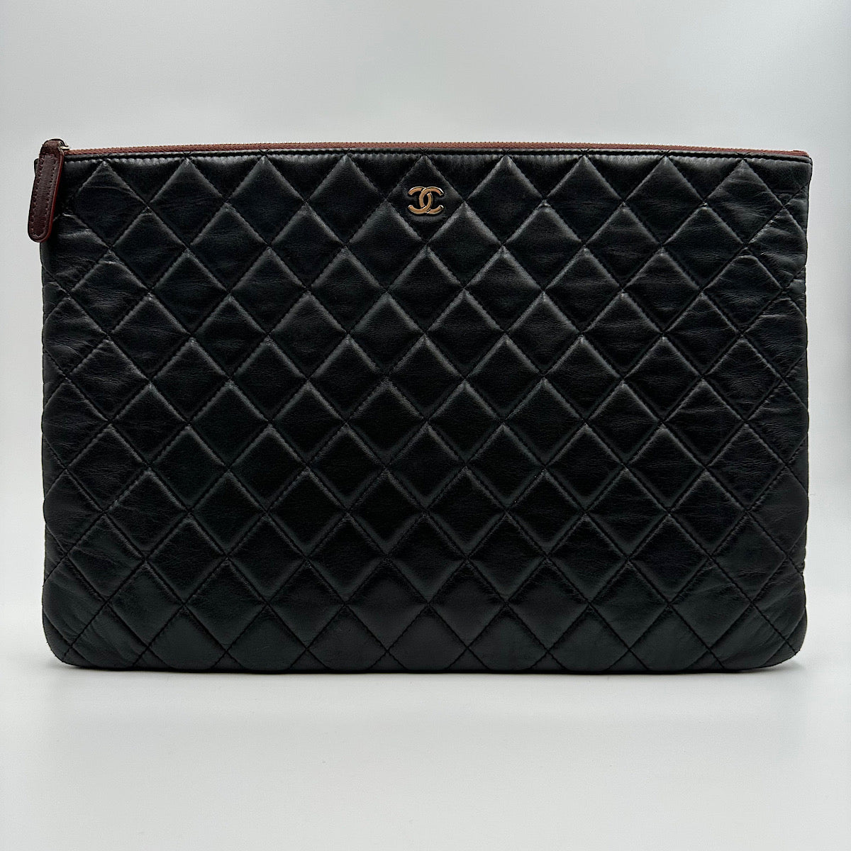 Grande pochette classique agneau noir