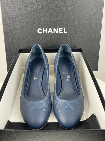 Chanel navy blackCalfskin Quilted Cap Toe Camellia Pumps 37.5 with Cc logo