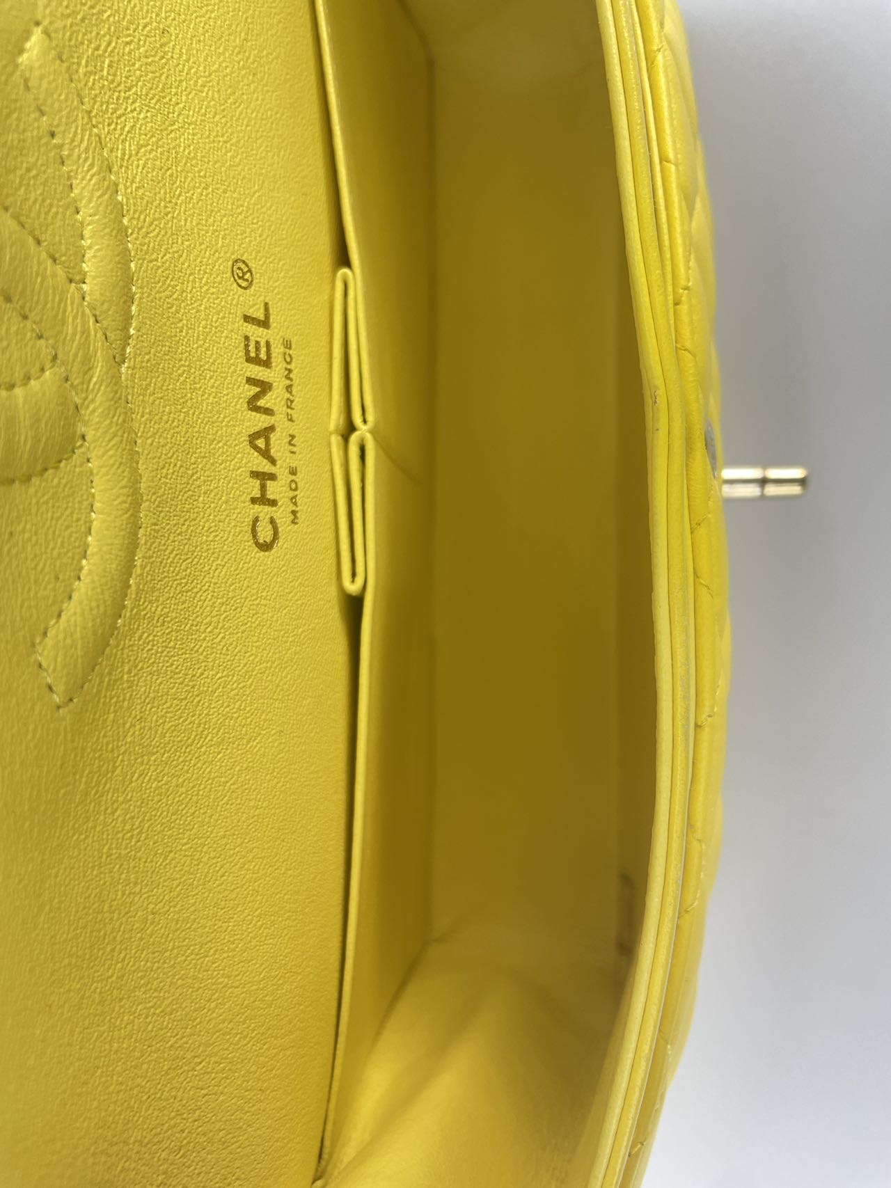 Chanel Medium Classic Flap Bag with Silber Hardware Yellow