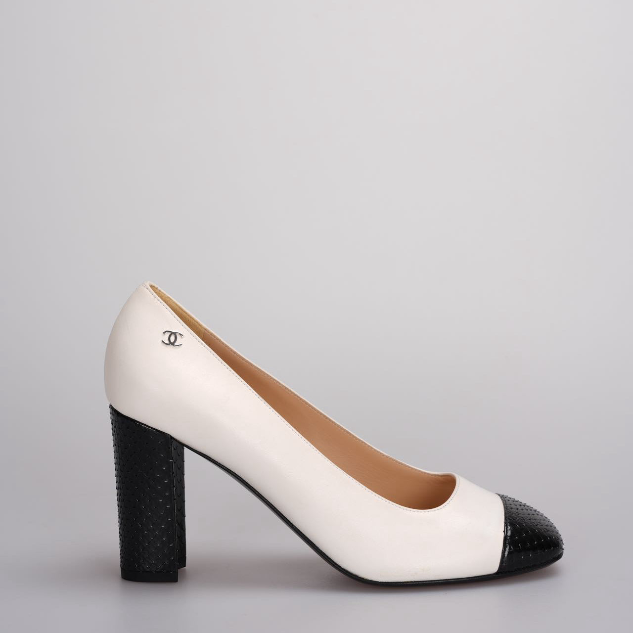 Chanel Classic Leather Two-Tone Pumps in Beige Black 38C