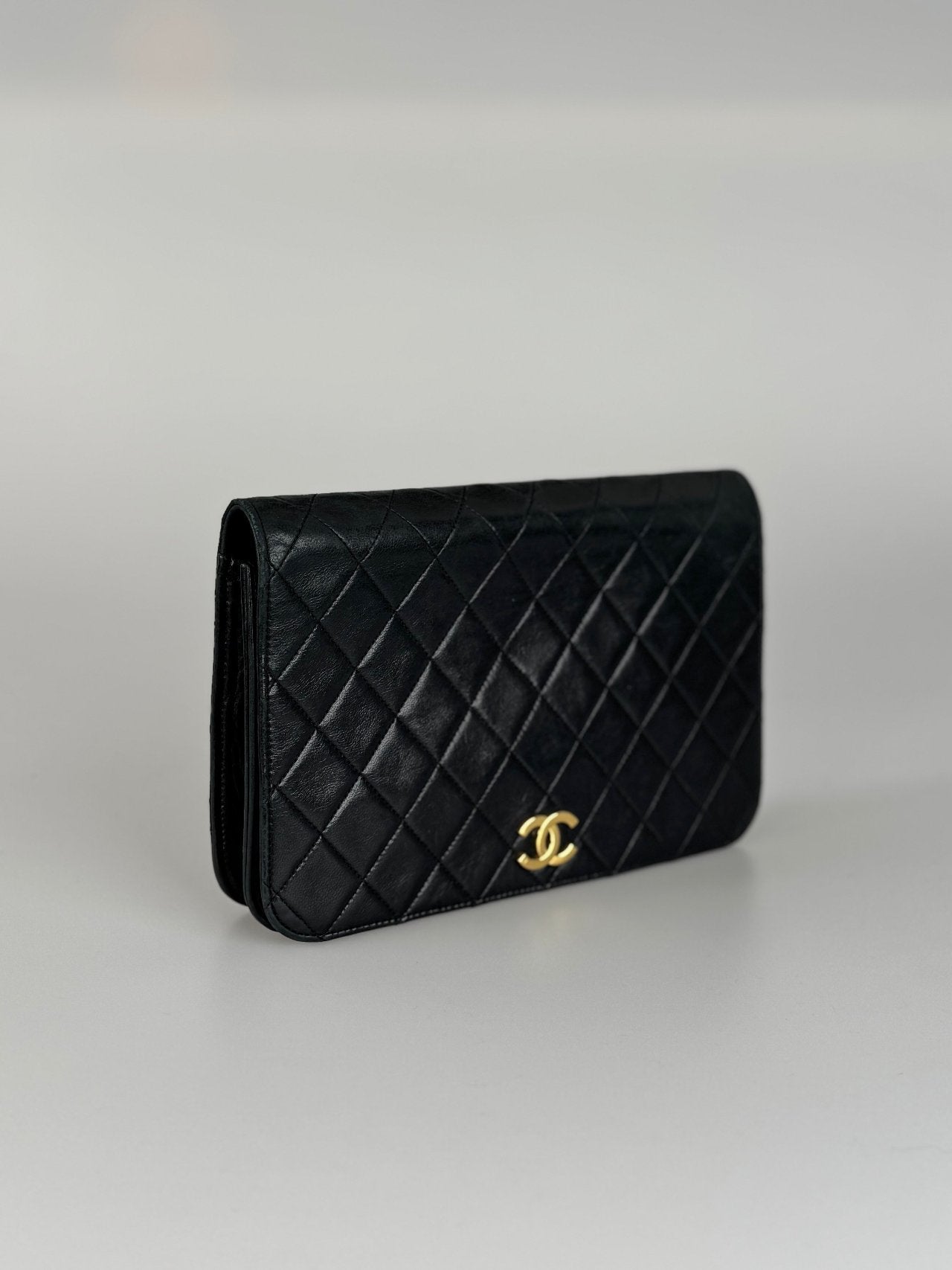 Chanel vintage Matelassé Lambskin Shoulder Bag Black