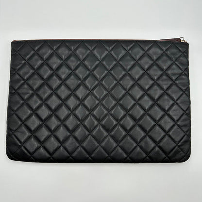 Grande pochette classique agneau noir