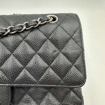 Timeless medium Chanel cuir caviar noir et argent