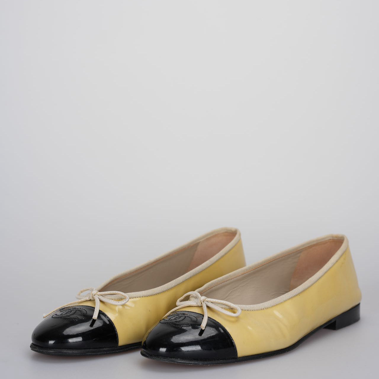 Chanel Beige/Black Patent Leather CC Ballet Flats Size 40