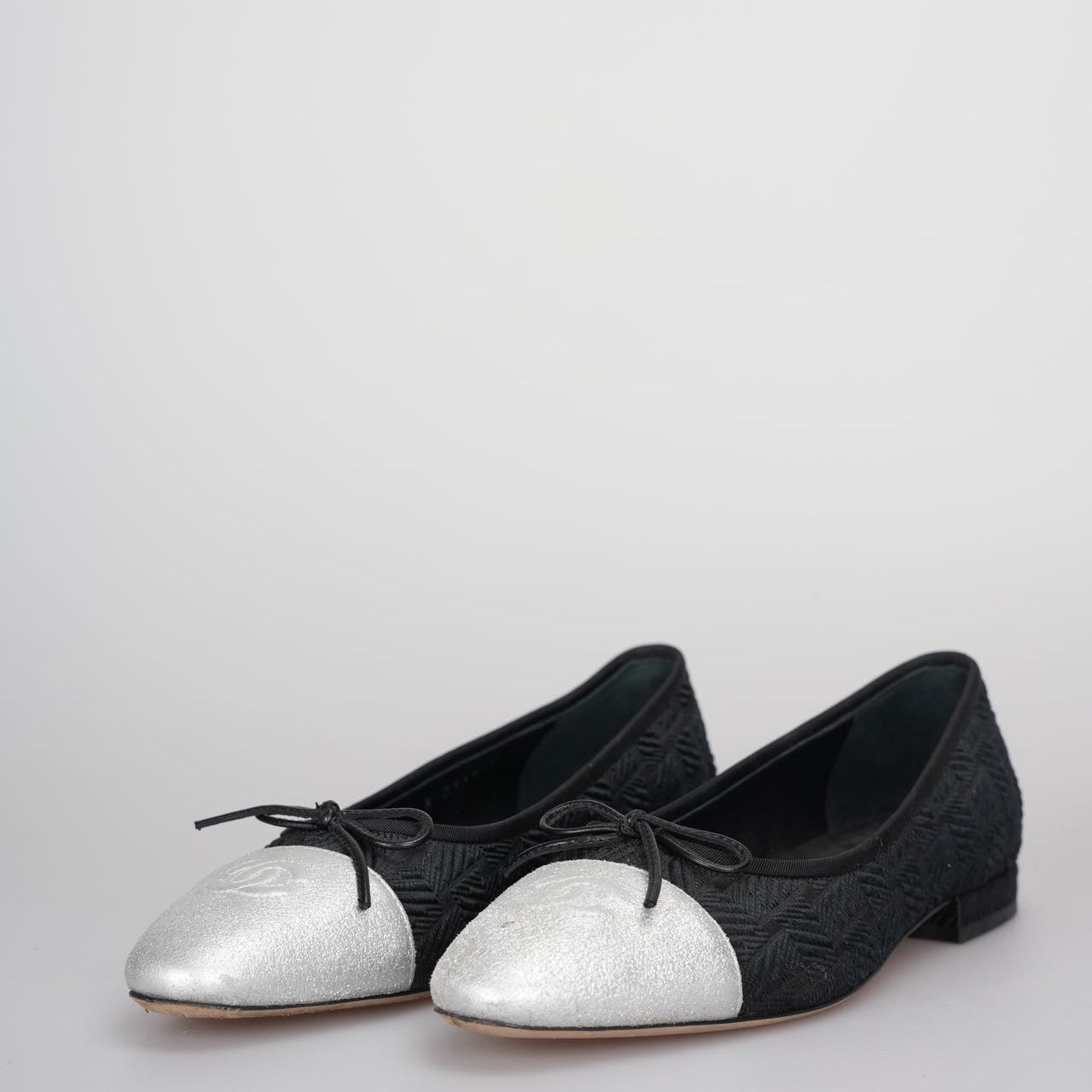 Chanel Black / Silver Leather CC Bow Cap Toe Ballet flats Size 37