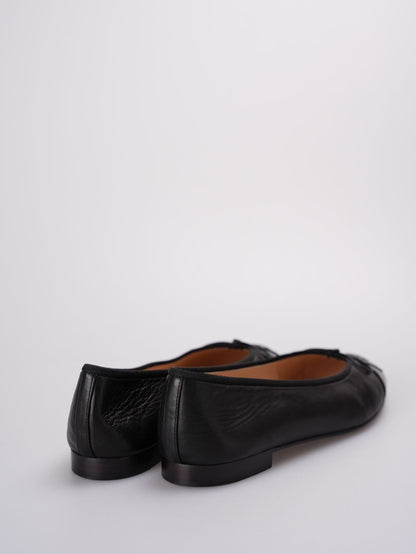 Chanel ballet flats in black leather with contrasting black patent toe and embossed interlaced Chanel C logo size 40