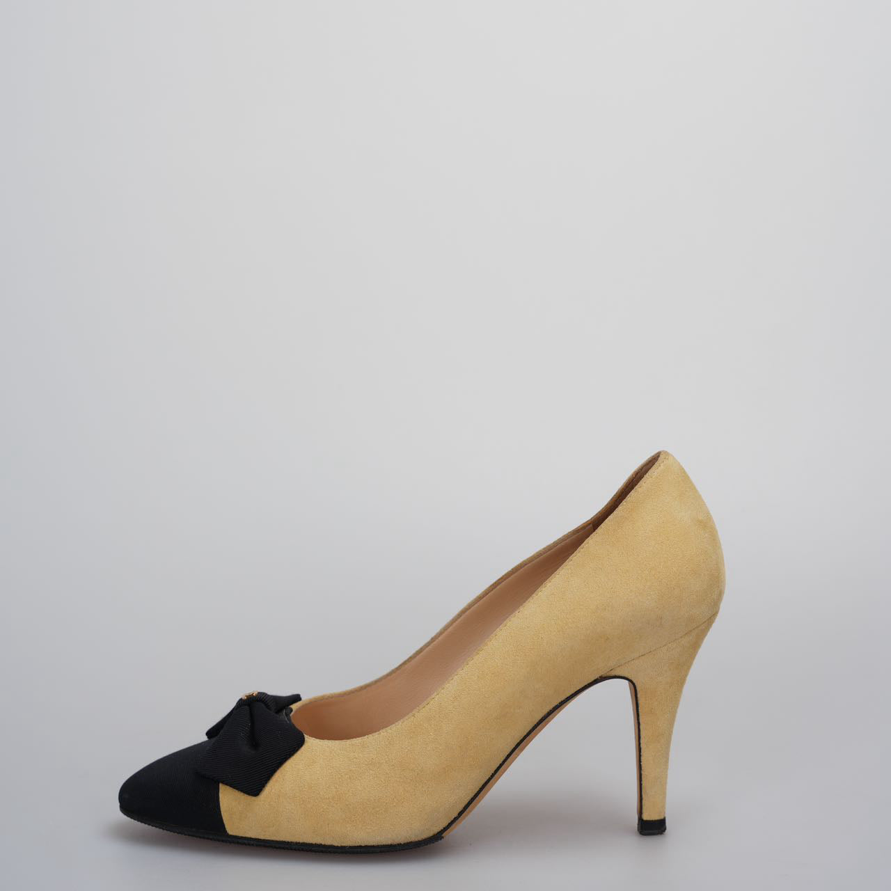 Chanel Beige Black Leather Ribbon Pumps 8cm Size 36.5C