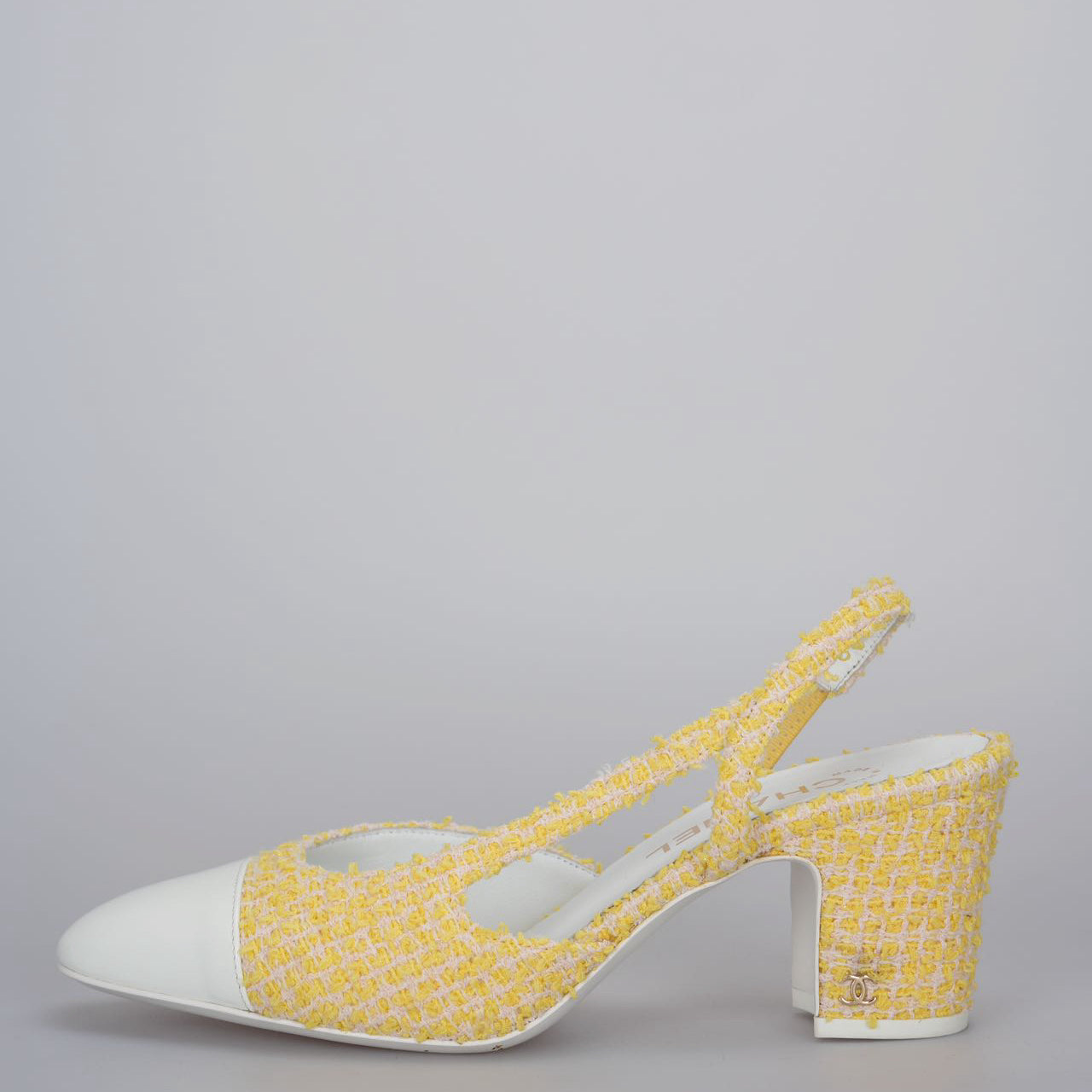 Chanel tweed slingback 39 light yellow pumps with CC logo