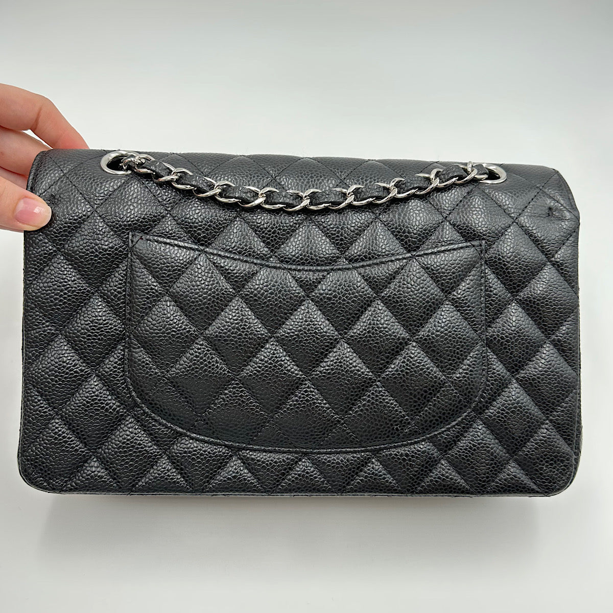 Timeless medium Chanel cuir caviar noir et argent