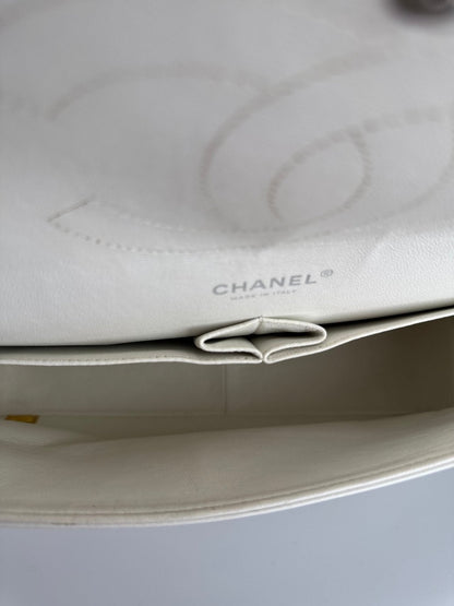 Chanel White Jumbo classic Double Flap Bag In Caviar Leather with silber Hardware