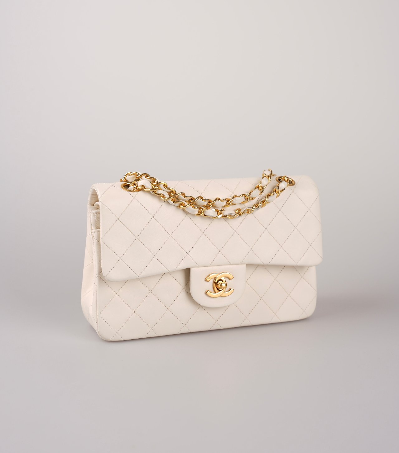 Chanel Small Vintage White Classic Double Flap Bag in Lambskin with gold hardware