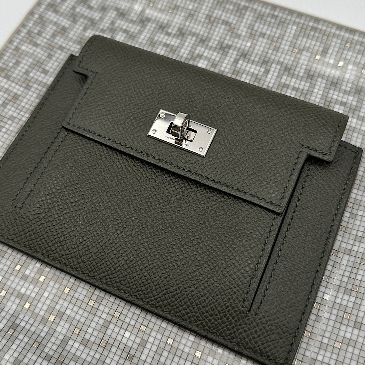 Kelly Pocket compact vert de gris