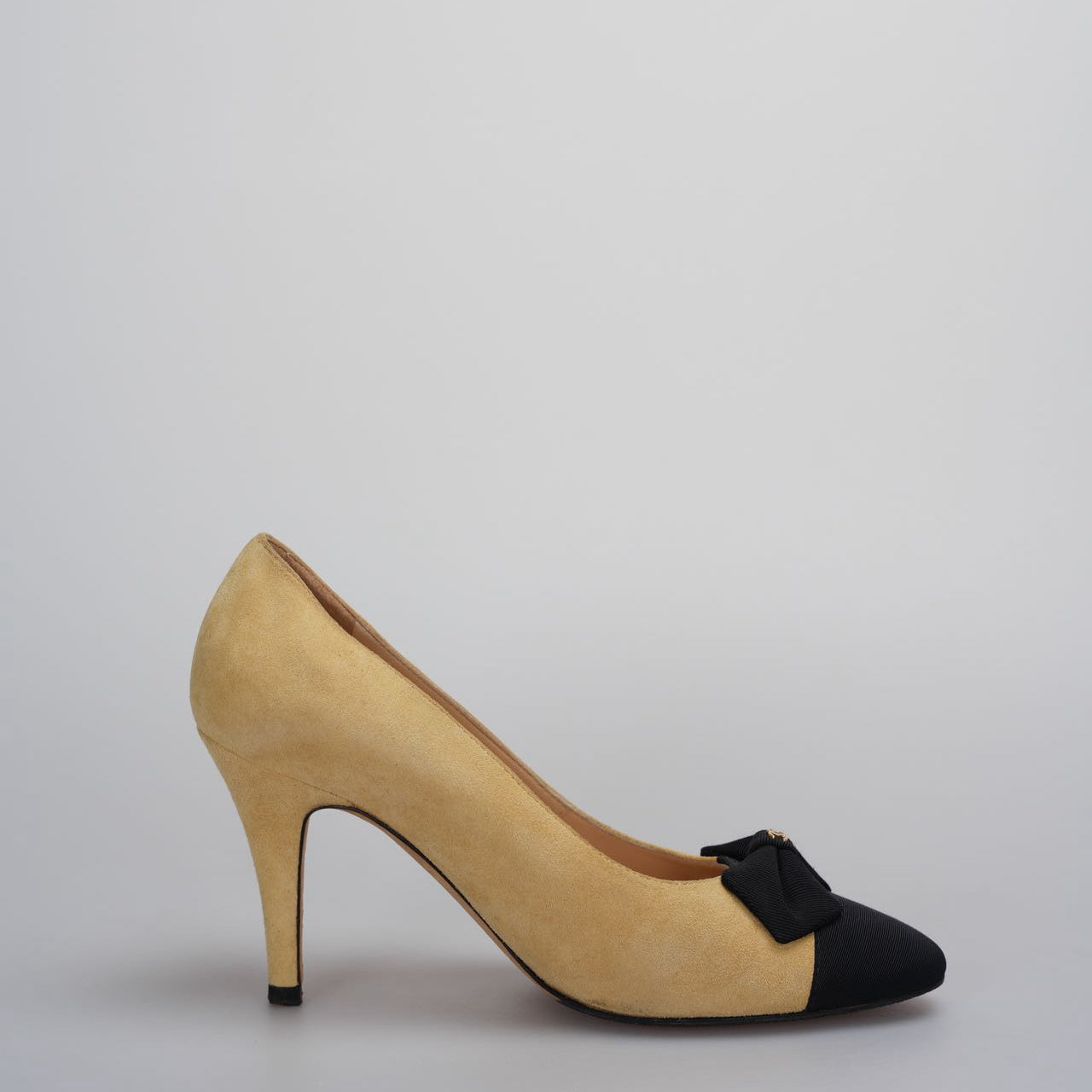 Chanel Beige Black Leather Ribbon Pumps 8cm Size 36.5C