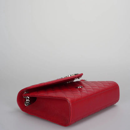 Saint Laurent Red Grain De Poudre Medium Envelope Shoulder Bag