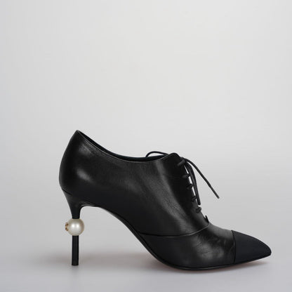 Chanel black ankle boots with pearls on the heels mit CC logo 36