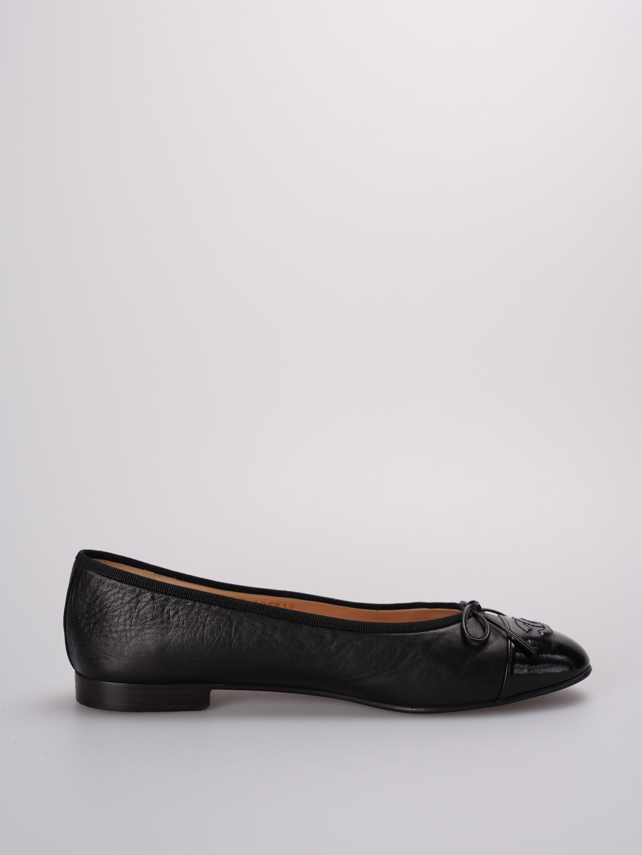 Chanel ballet flats in black leather with contrasting black patent toe and embossed interlaced Chanel C logo size 40