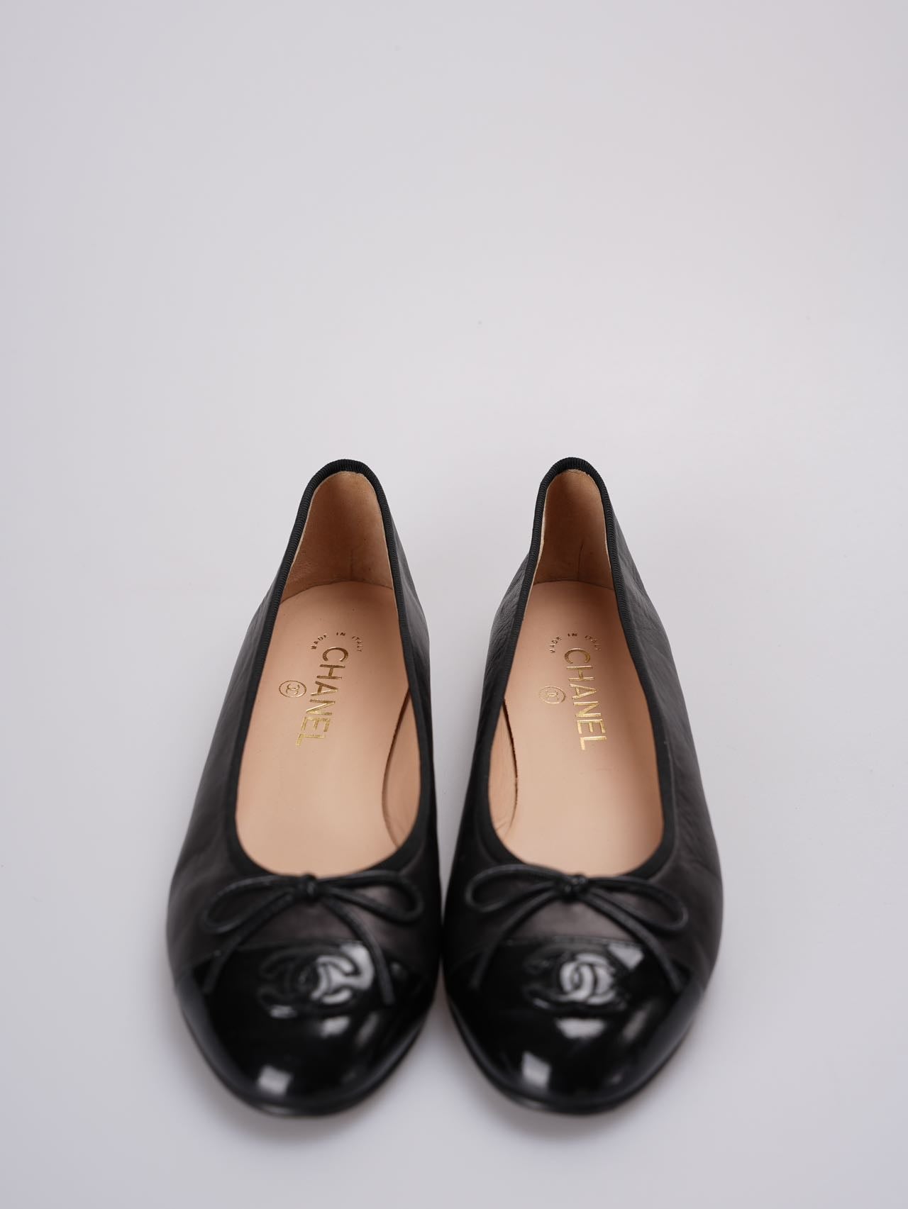 Chanel ballet flats in black leather with contrasting black patent toe and embossed interlaced Chanel C logo size 40