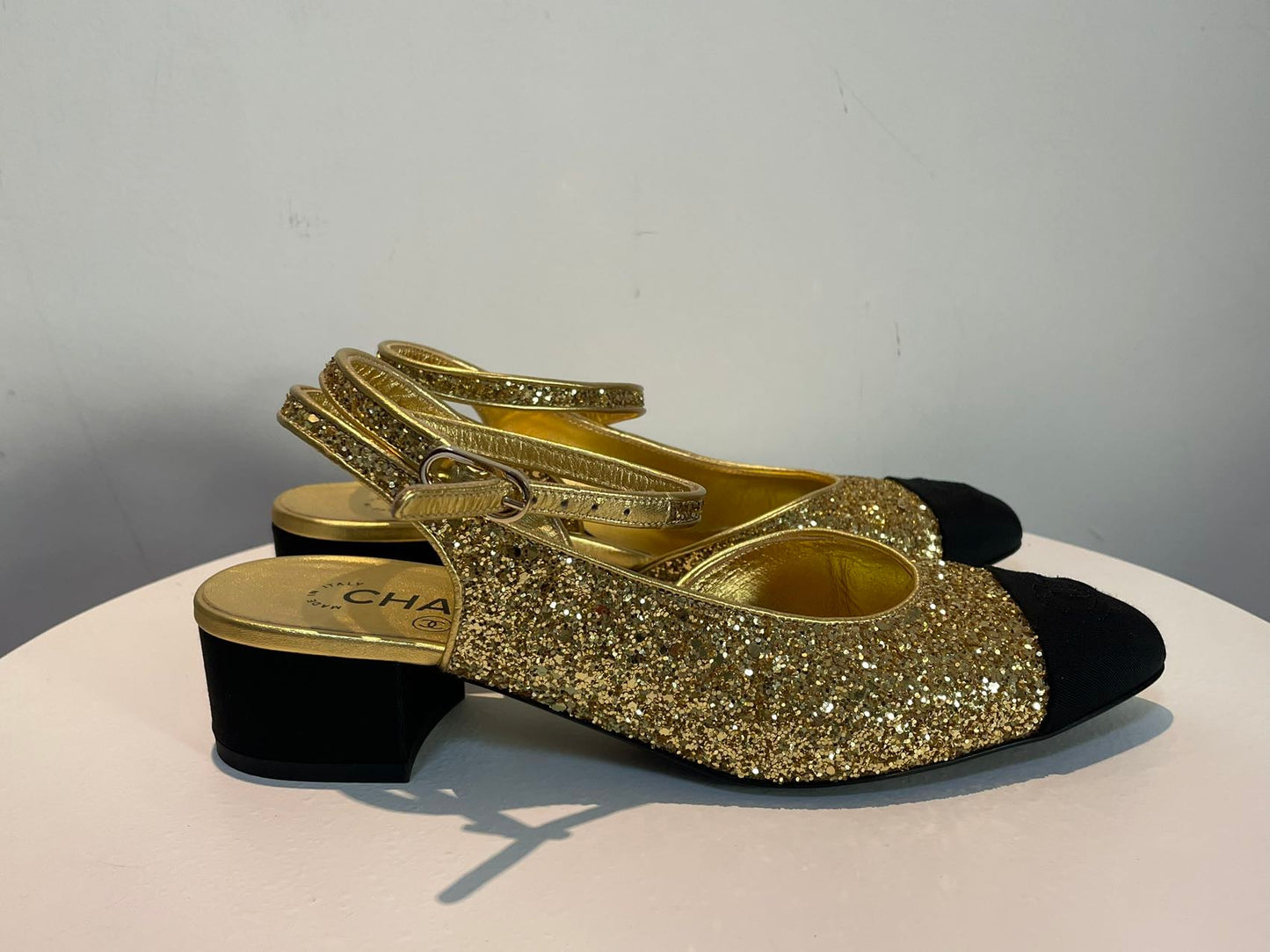 Chanel GoldBlack Coarse Glitter and Fabric CC Cap Toe Slingback Pumps Size EU37.5