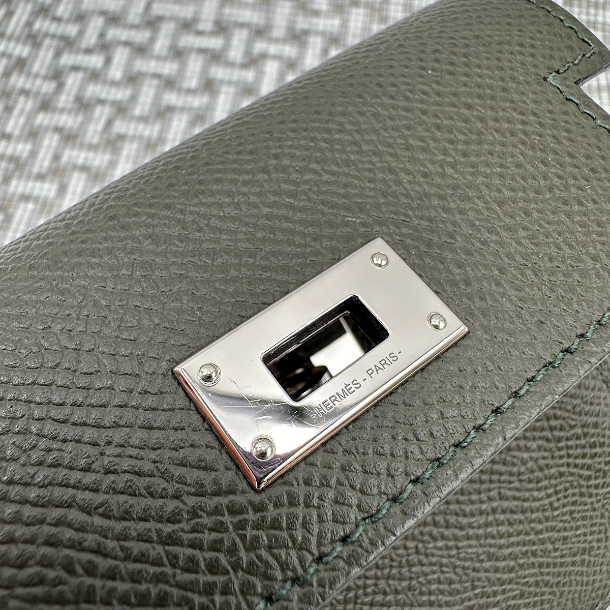 Kelly Pocket compact vert de gris