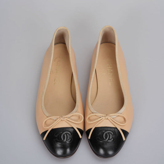 Chanel Beige/Black Leather CC Bow Cap Toe Ballet Flats Size 35 .5