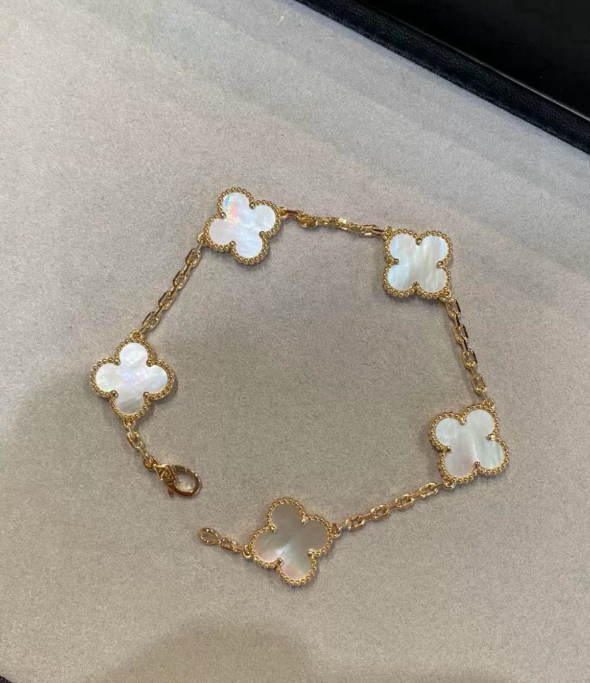 Van Cleef & Arpels Vintage Alhambra bracelet 5 motifs white