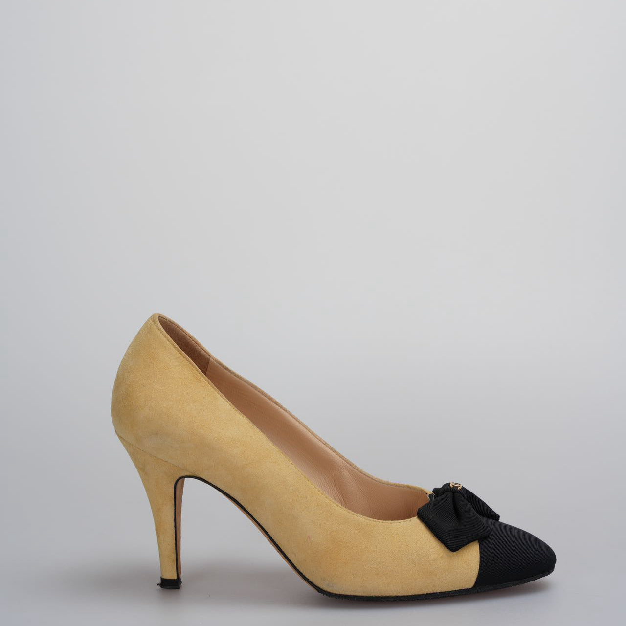 Chanel Beige Black Leather Ribbon Pumps 8cm Size 36.5C