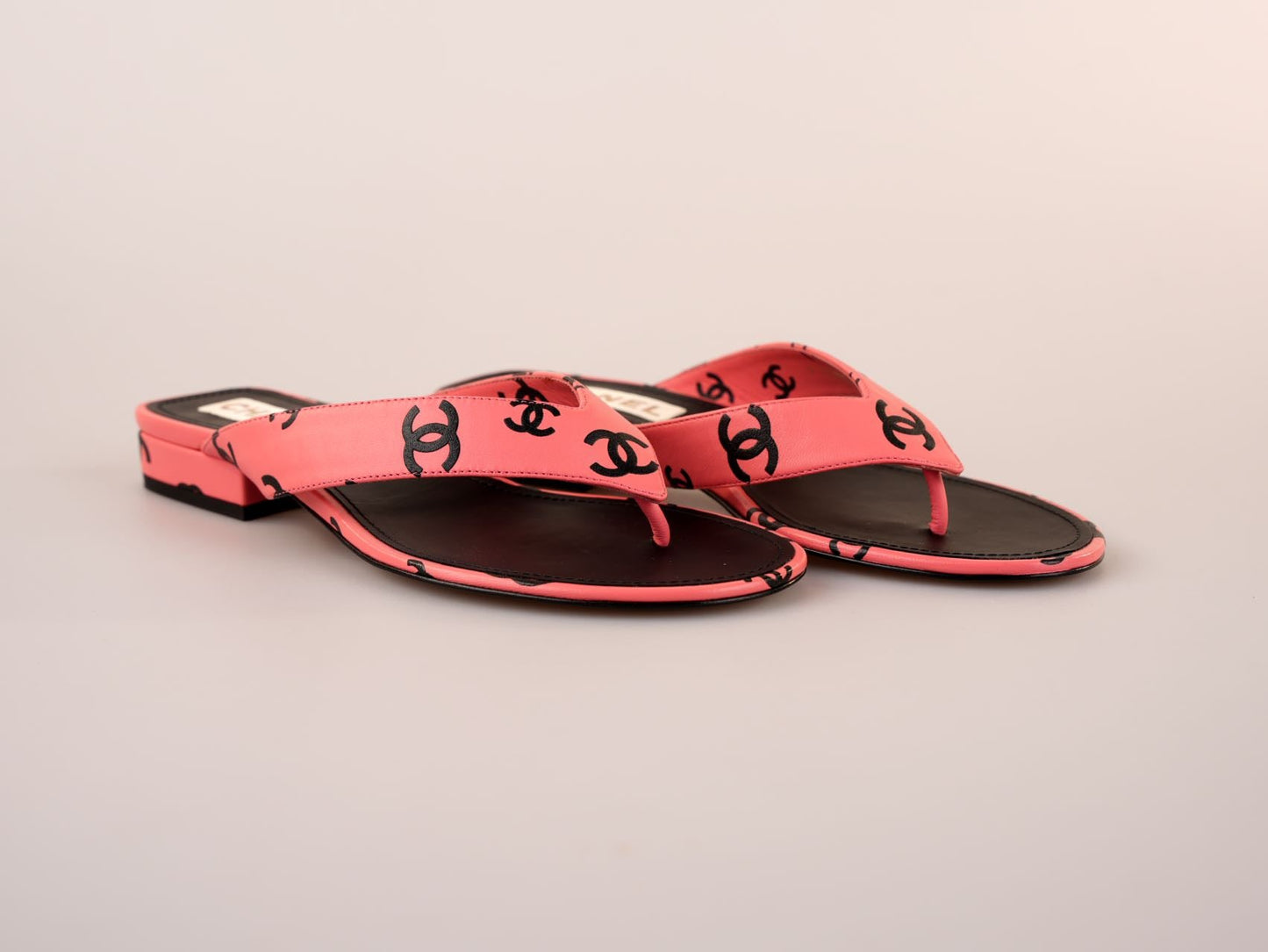 Chanel Pink Black Printed Lambskin CC Logo Thong Flat Flip Flop Sandal 38