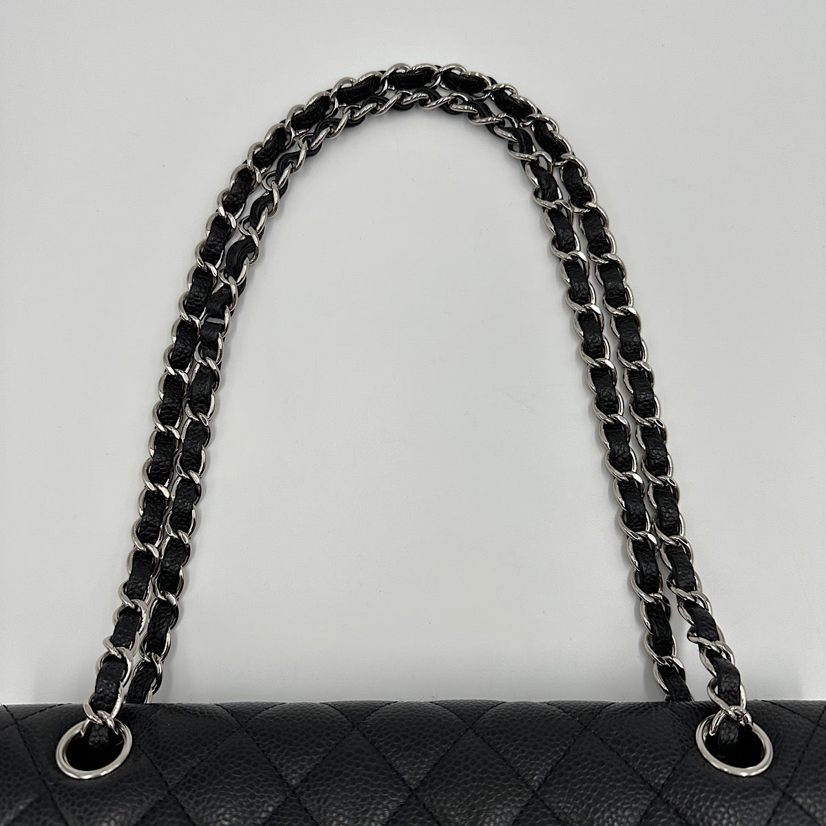 Timeless medium Chanel cuir caviar noir et argent