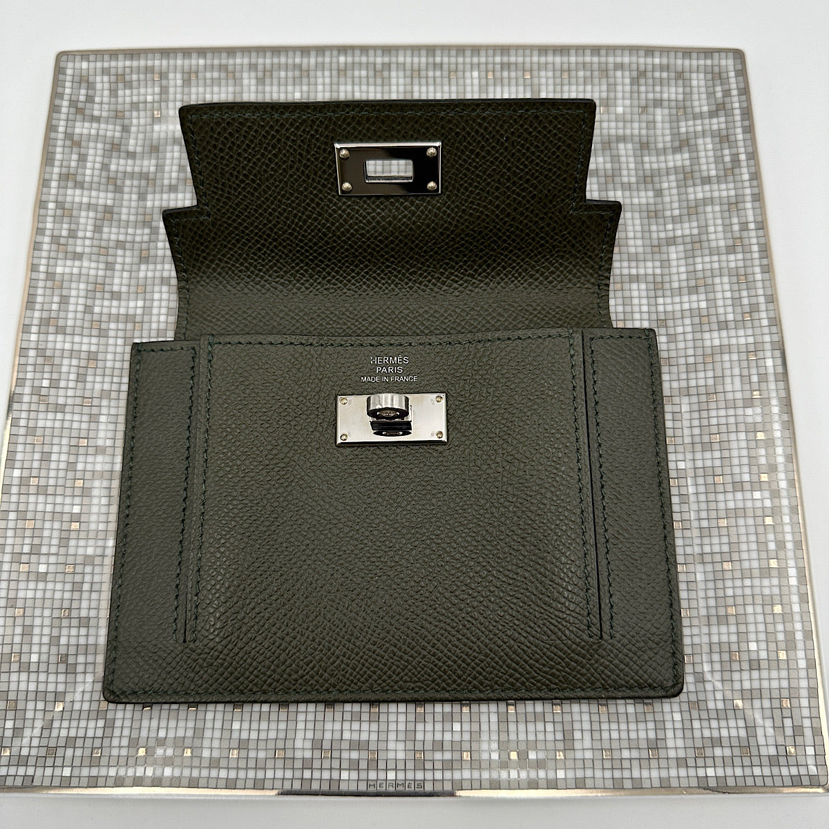 Kelly Pocket compact vert de gris