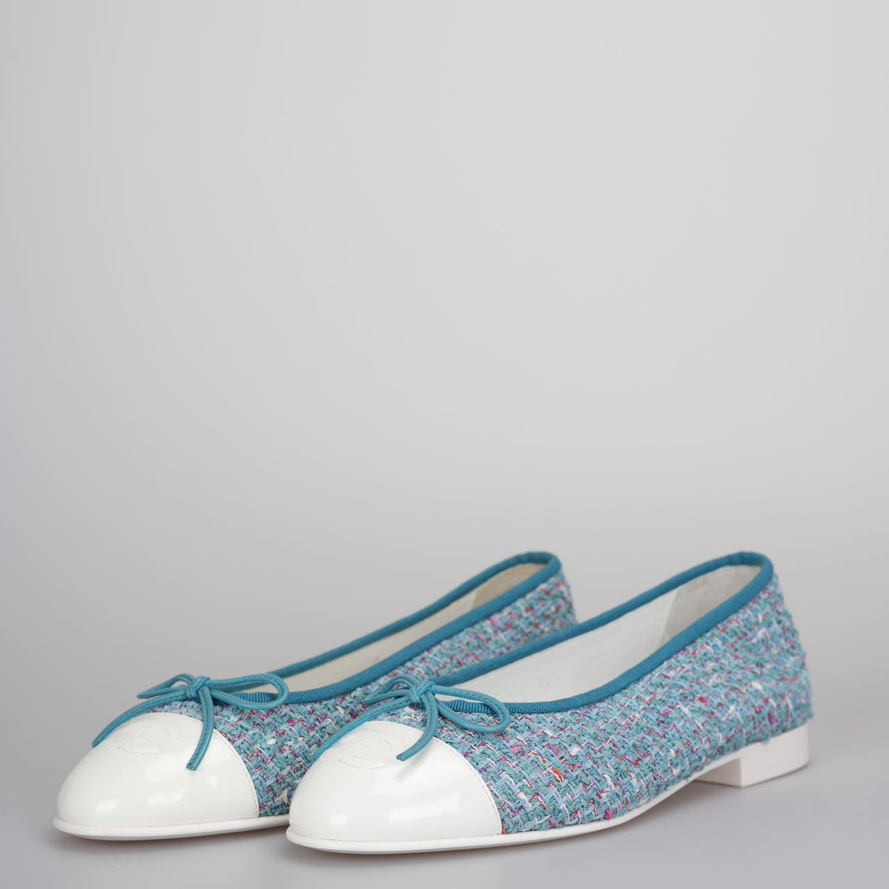 Chanel Blue / White Tweed Calfskin Cap Toe Ballerina Flats Size 37