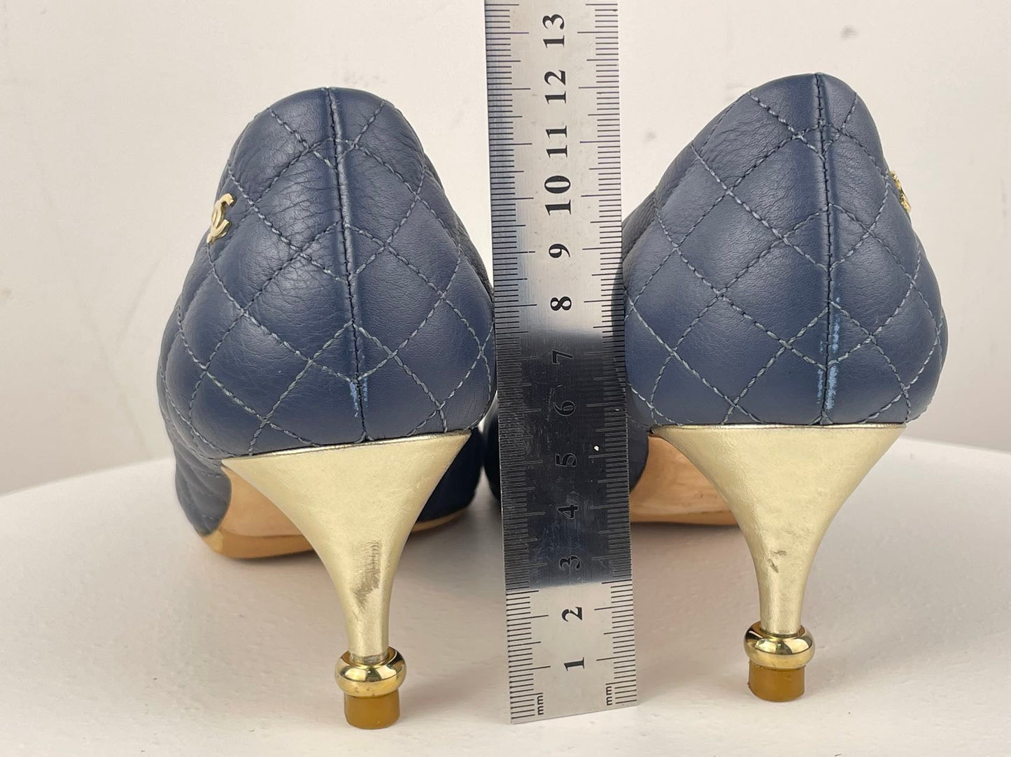 Chanel navy blackCalfskin Quilted Cap Toe Camellia Pumps 37.5 with Cc logo