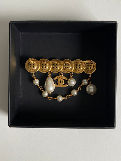 chanel button & pearls brooch