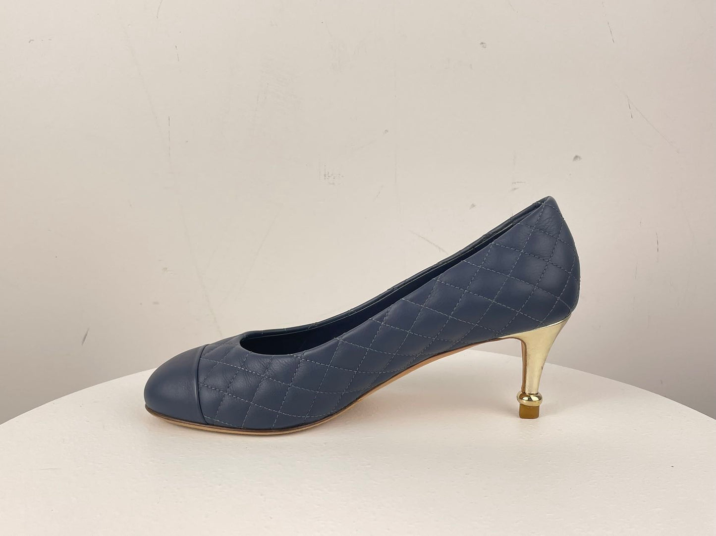 Chanel navy blackCalfskin Quilted Cap Toe Camellia Pumps 37.5 with Cc logo