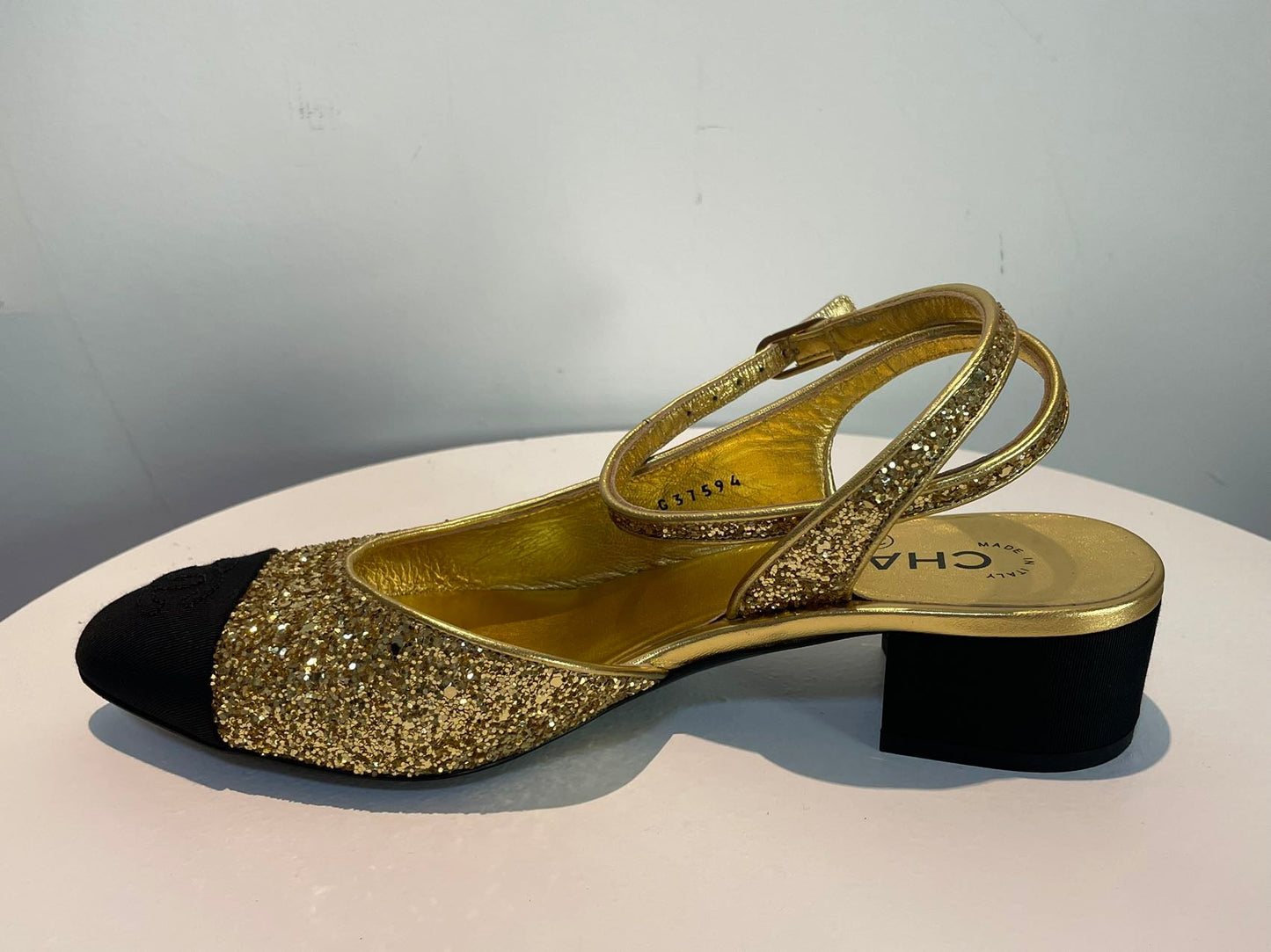 Chanel GoldBlack Coarse Glitter and Fabric CC Cap Toe Slingback Pumps Size EU37.5