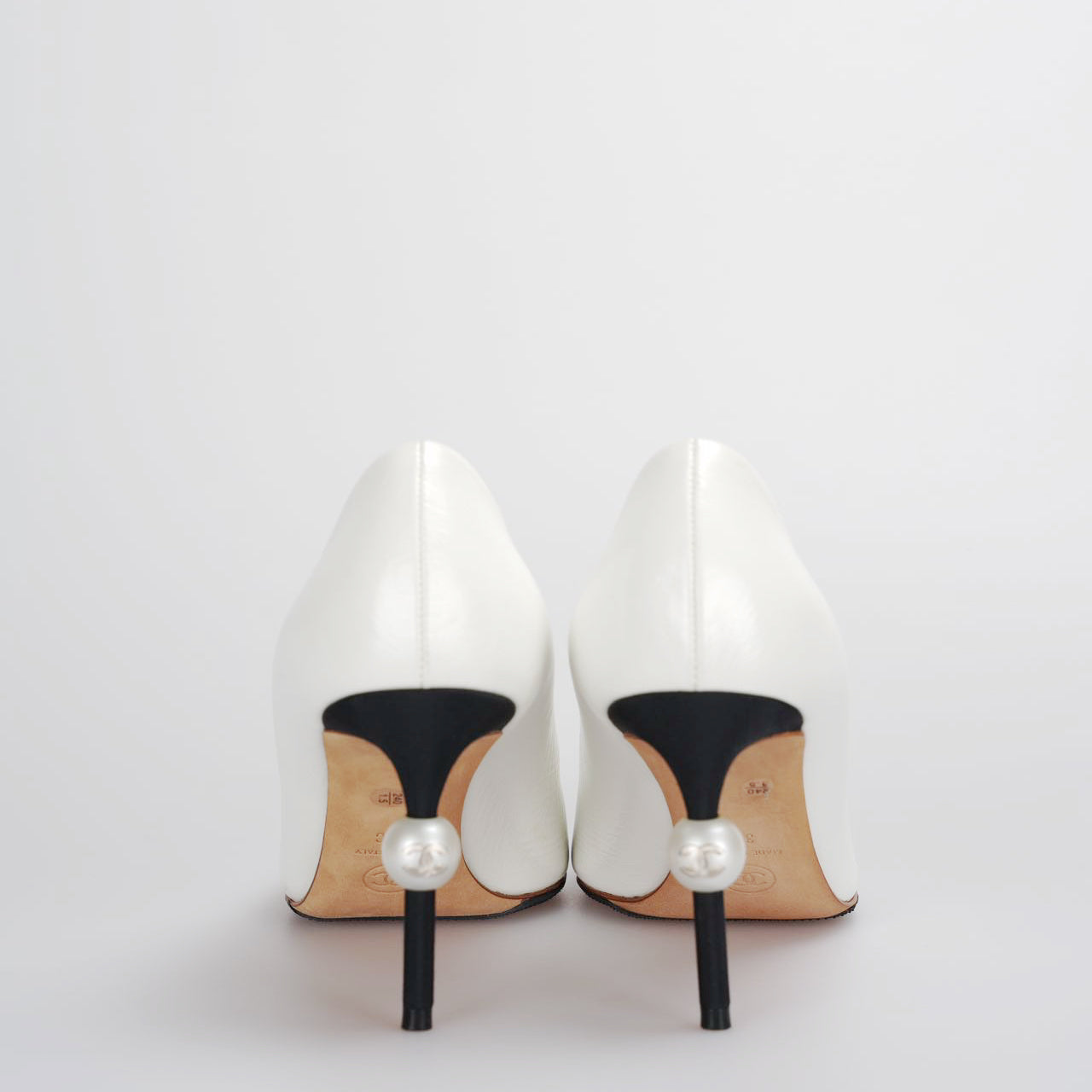 Chanel white black pumps with pearl CC logo 38