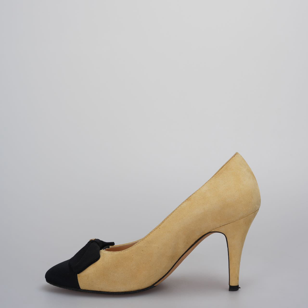 Chanel Beige Black Leather Ribbon Pumps 8cm Size 36.5C