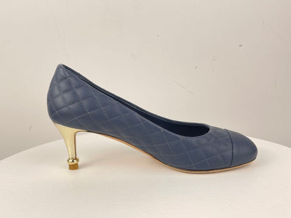 Chanel navy blackCalfskin Quilted Cap Toe Camellia Pumps 37.5 with Cc logo