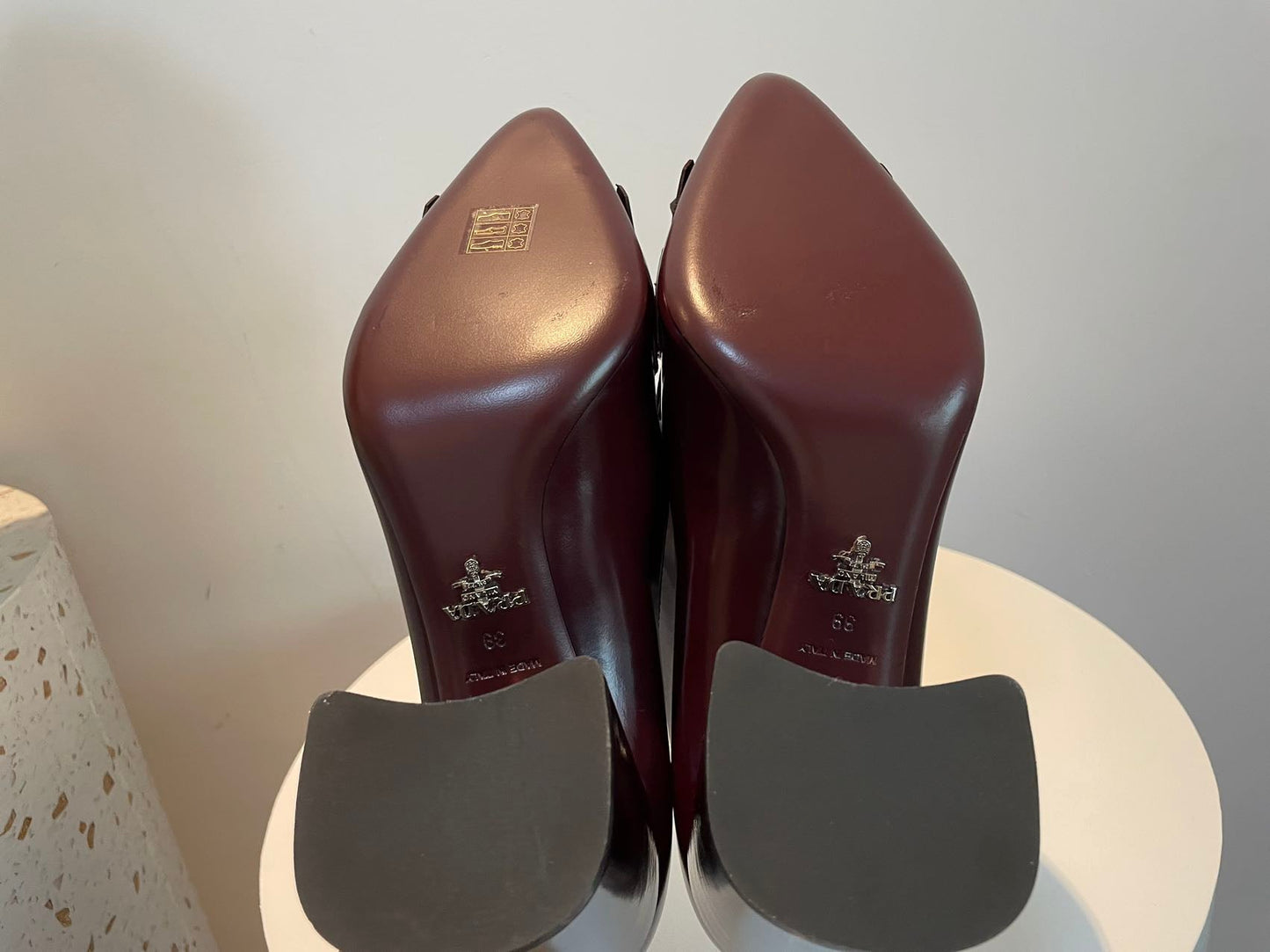 Prada pumps 39