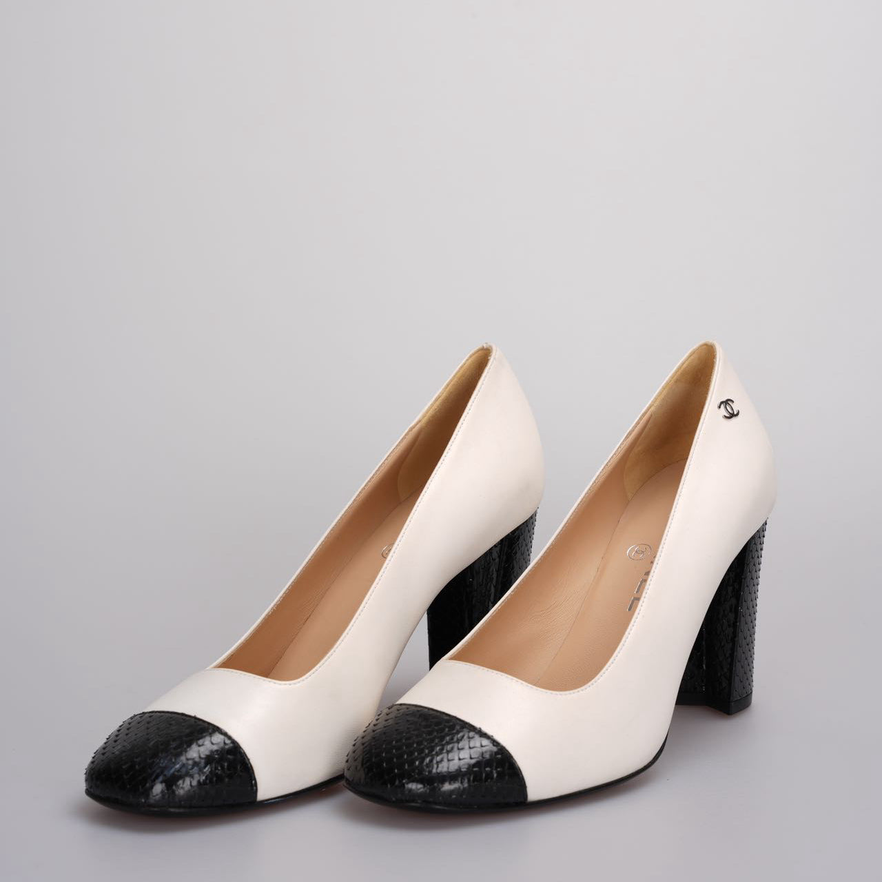 Chanel Classic Leather Two-Tone Pumps in Beige Black 38C