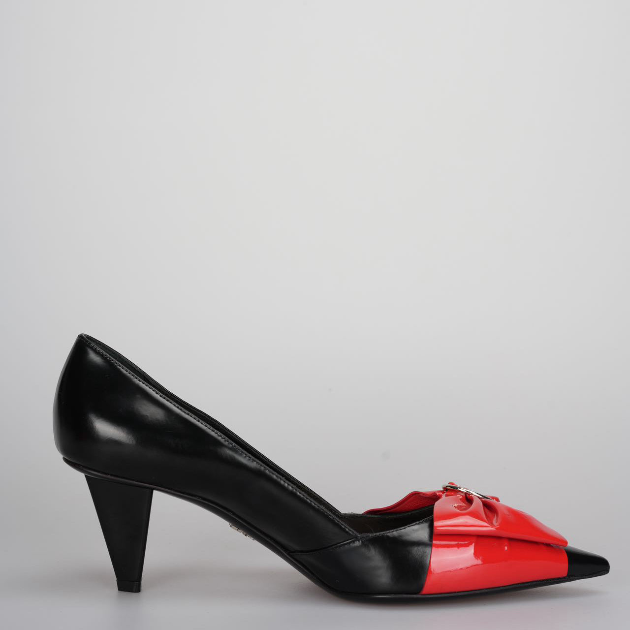 Prada Black / Red Leather Bow Pointed Toe Pumps Size 38.5