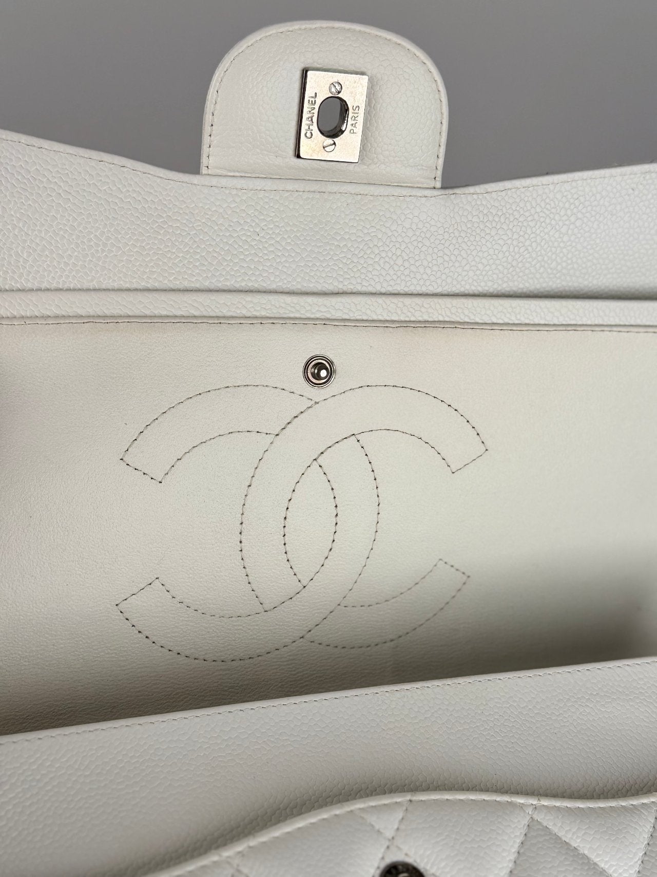 Chanel White Jumbo classic Double Flap Bag In Caviar Leather with silber Hardware