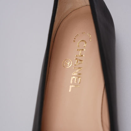 Chanel ballet flats in black leather with contrasting black patent toe and embossed interlaced Chanel C logo size 40