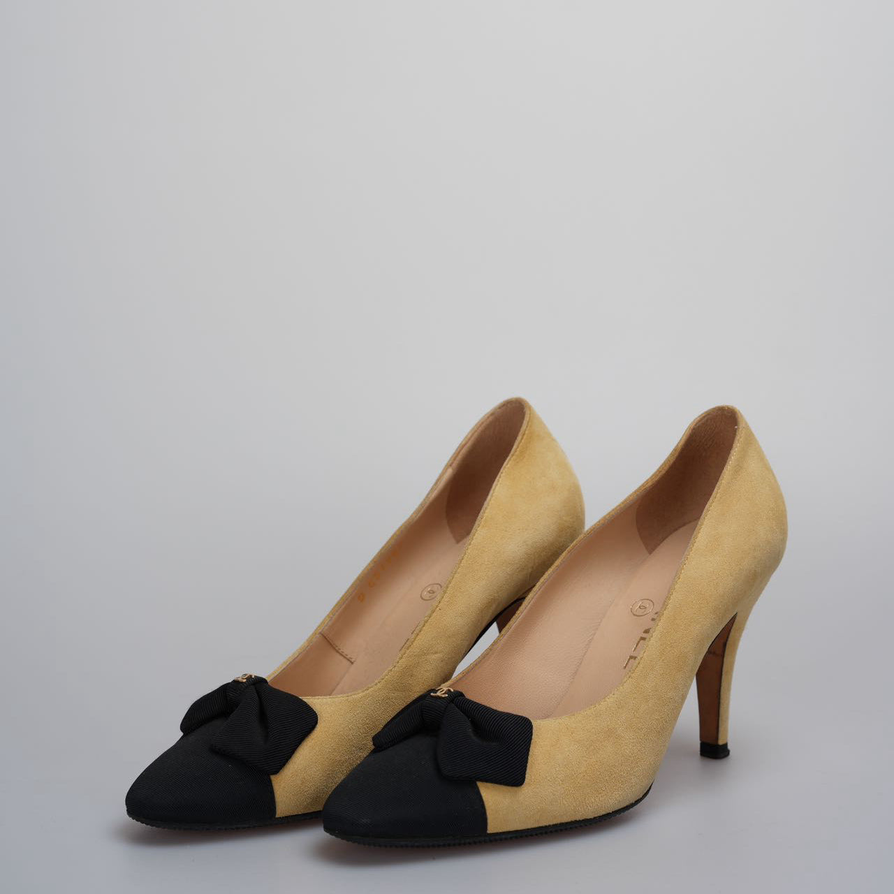 Chanel Beige Black Leather Ribbon Pumps 8cm Size 36.5C