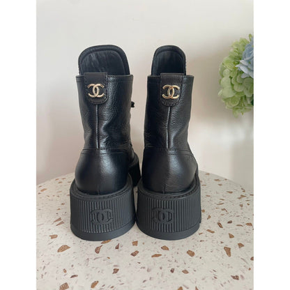 Chanel Stiefel