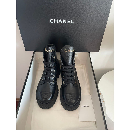 Chanel Stiefel