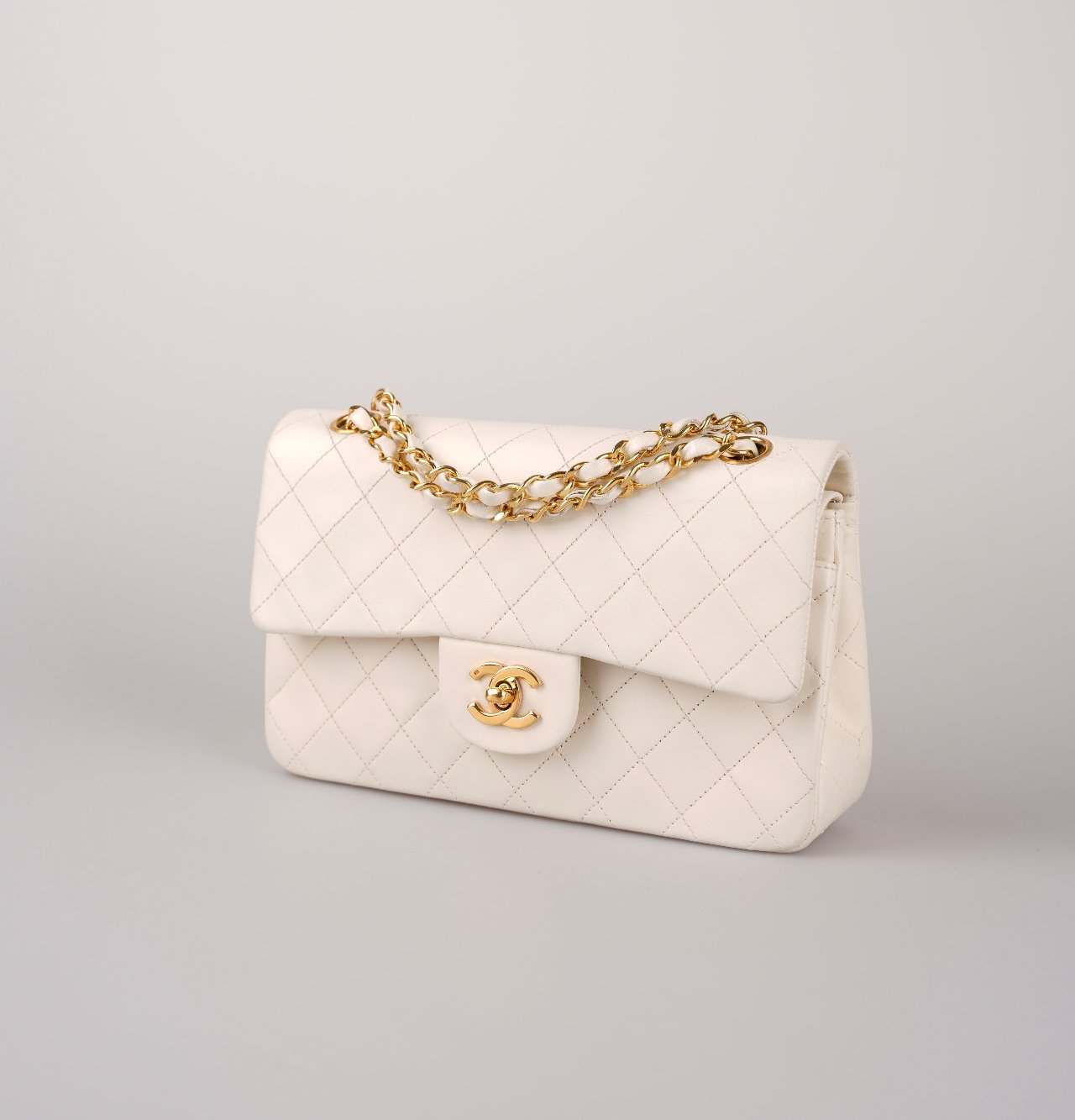 Chanel Small Vintage White Classic Double Flap Bag in Lambskin with gold hardware