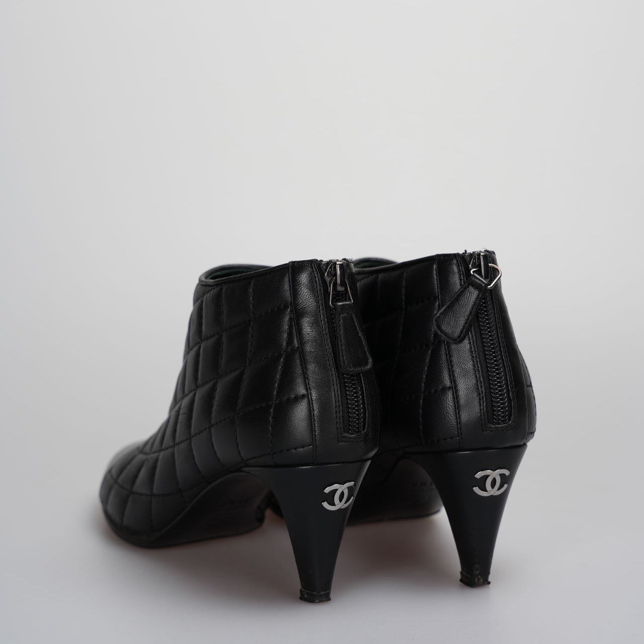 Chanel black leather boots with CC logo 34