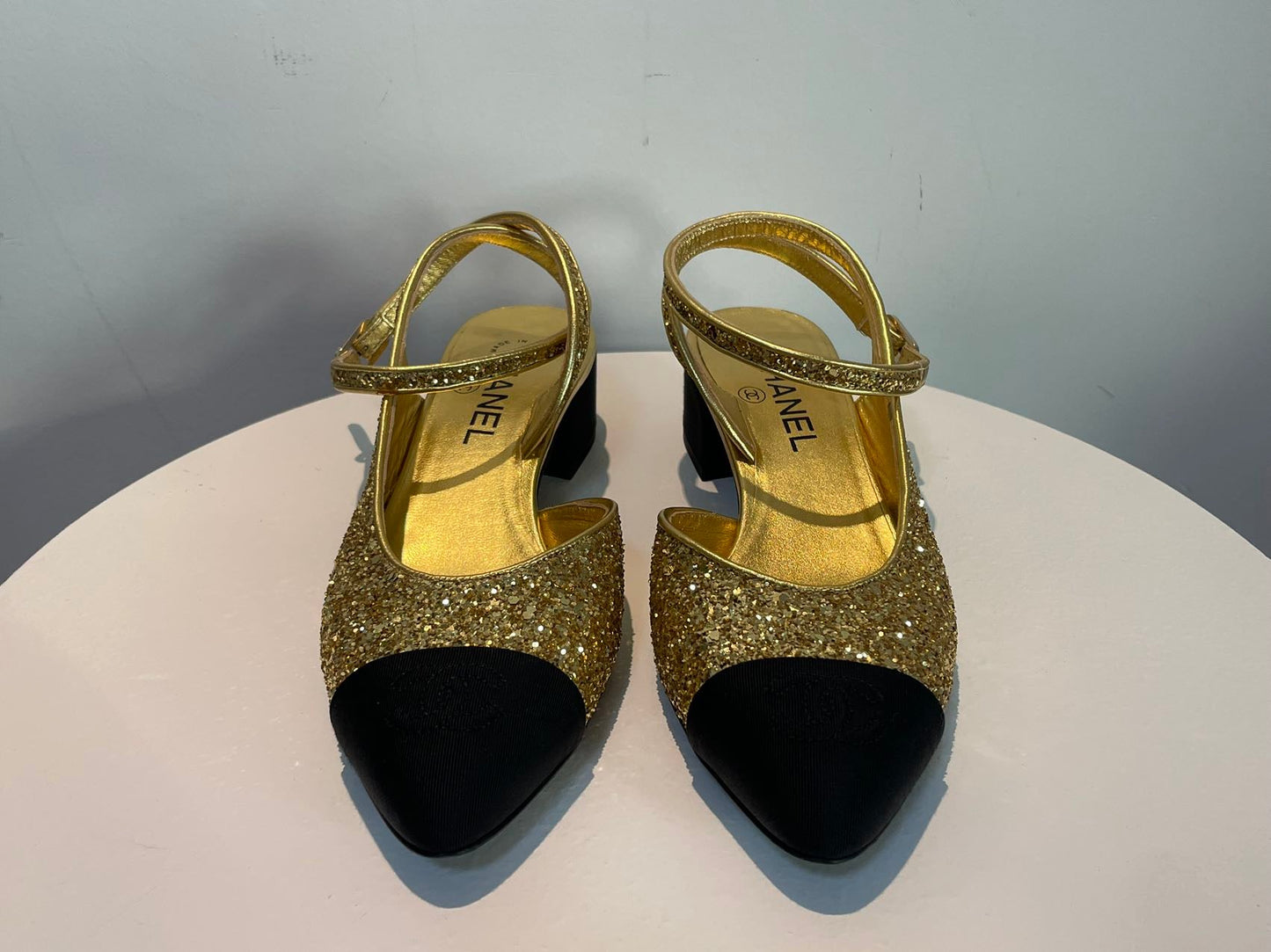 Chanel GoldBlack Coarse Glitter and Fabric CC Cap Toe Slingback Pumps Size EU37.5